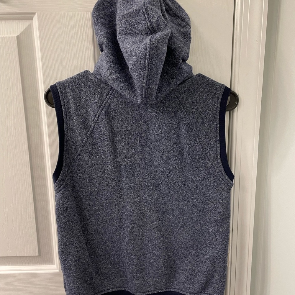 The GAP kids hooded sleeveless vest blue and red size 10 - Picture 5 of 5